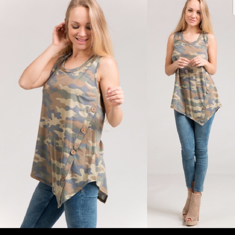 Diagonal Button Down Camo Top Large NWT